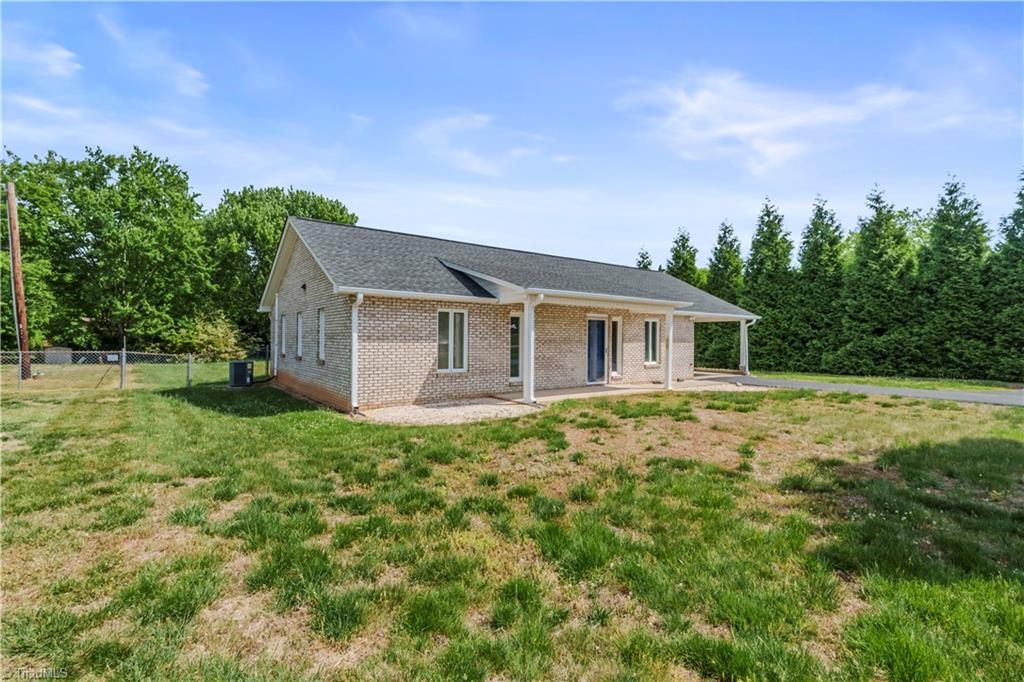 Photo of 807 Silver Dapple Lane, Kernersville, NC 27284 (MLS # 1218407)