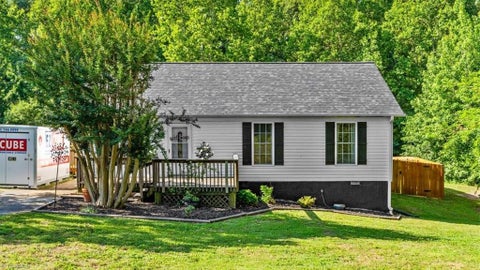 Homes For Sale - 215 Midbrook Run<br/> Lexington, NC 27295