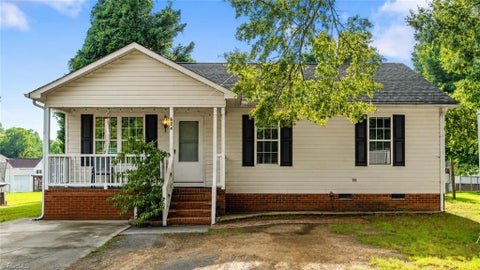 Homes For Sale - 624 Paramount Street<br/> High Point, NC 27260