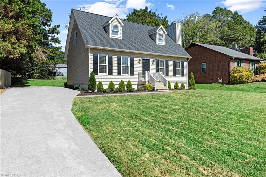 Photo of 5525 Moravian Heights Lane, Clemmons, NC 27012 (MLS # 1218778)