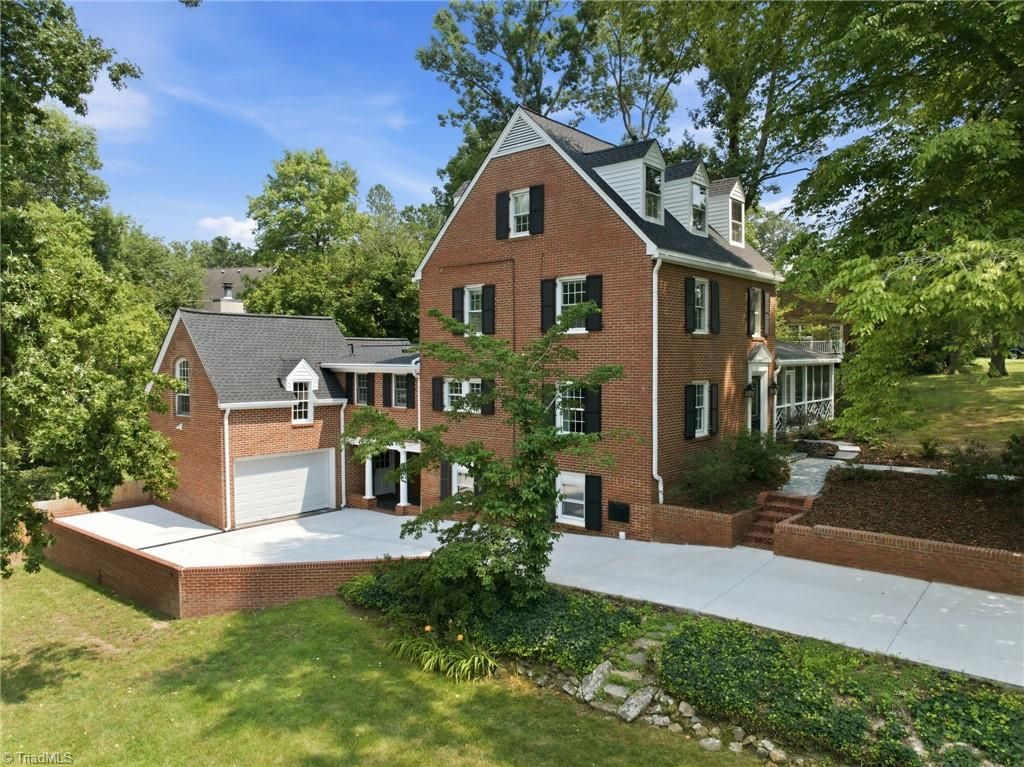 Photo of 708 Florham Drive, High Point, NC 27262 (MLS # 1228937)