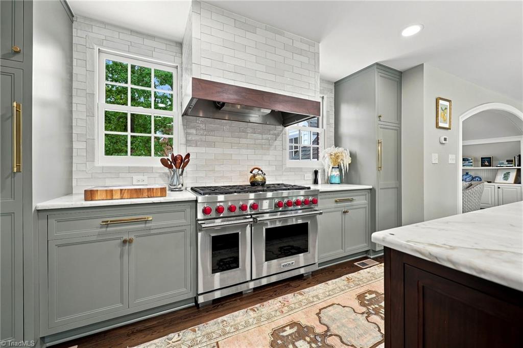 Photo of 708 Florham Drive, High Point, NC 27262 (MLS # 1228937)