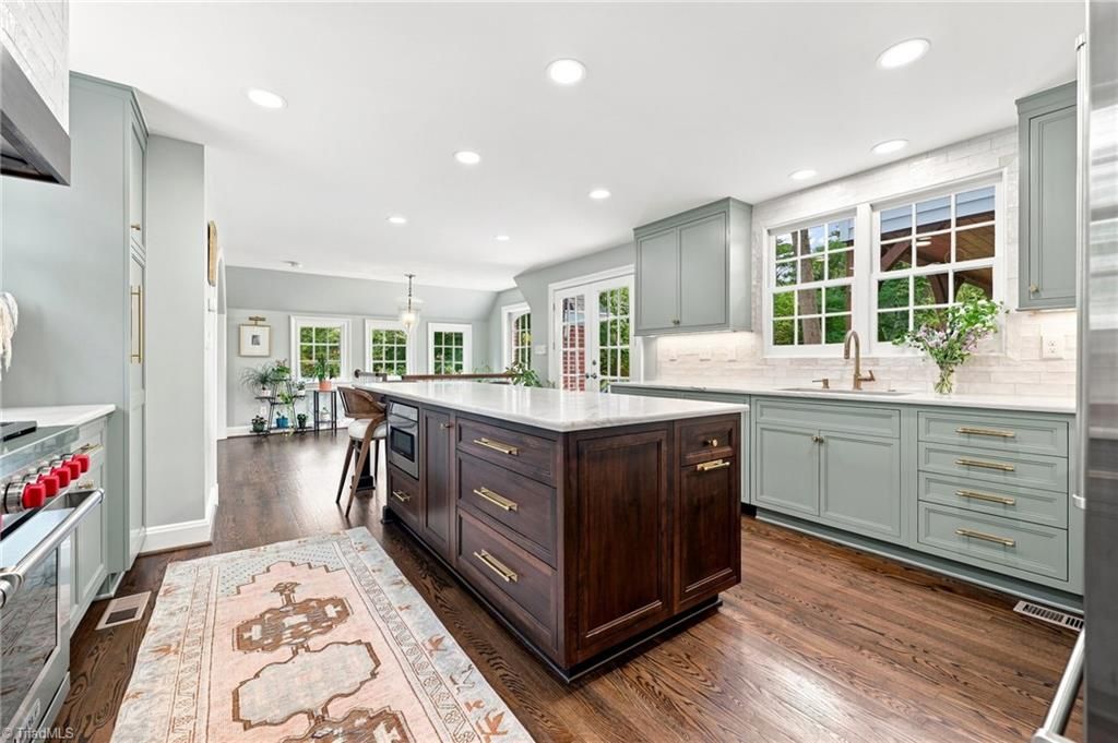 Photo of 708 Florham Drive, High Point, NC 27262 (MLS # 1228937)