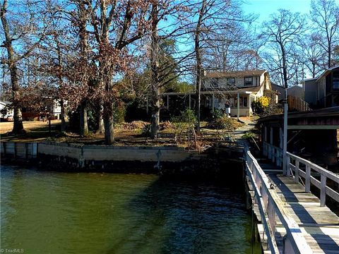 Homes For Sale - 220 Yachtsman Drive<br/> Salisbury, NC 28146