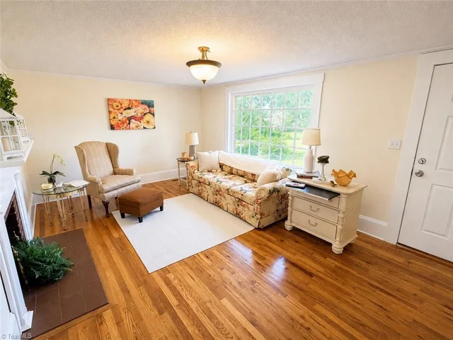 226 White Plains Road, photo 5 of 36