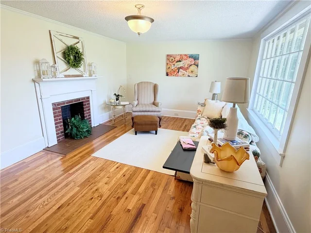 226 White Plains Road, photo 4 of 36