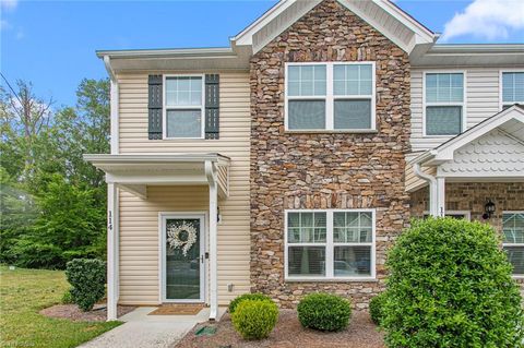 Townhouse For Sale - 114 Summerland Drive<br/> Greensboro, NC 27405