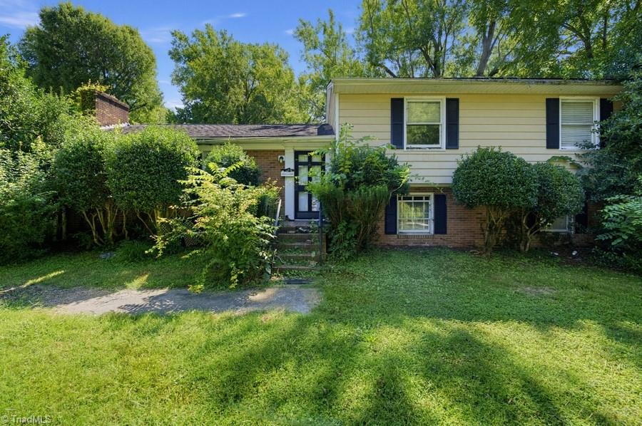Photo of 534 Parkview Drive, Burlington, NC 27215 (MLS # 1237201)
