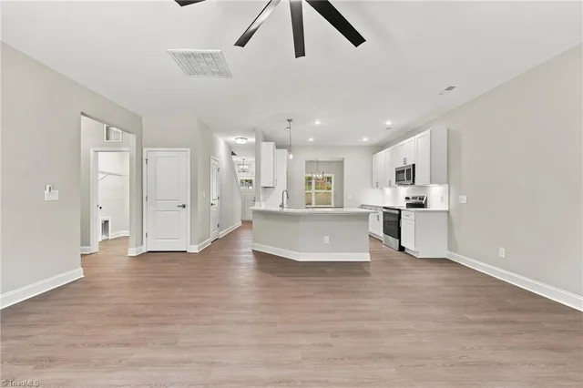 5932 N Church Street, photo 4 of 49