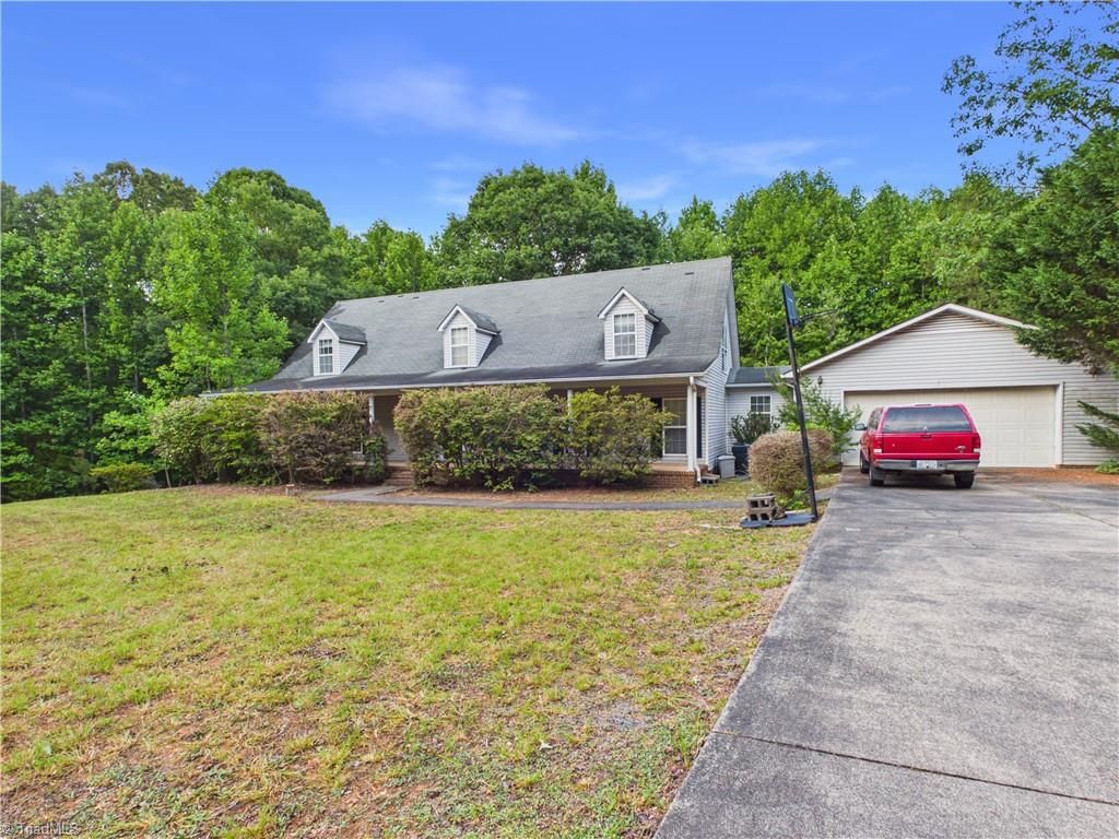 Photo of 2094 Asheboro School Road, Asheboro, NC 27203 (MLS # 1224939)