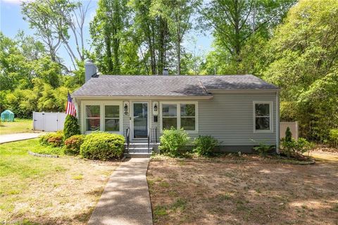 Homes For Sale - 2109 Cleburne Street<br/> Greensboro, NC 27408