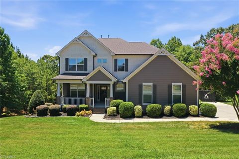 Homes For Sale - 4458 Bonnie Loch Drive<br/> Burlington, NC 27215