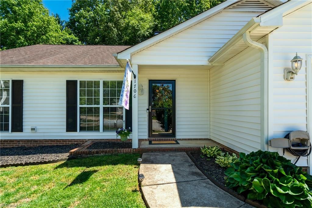 Photo of 1716 Crinan Court, High Point, NC 27265 (MLS # 1218591)