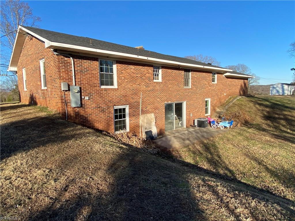 1520 Edgewood Drive, Mount Airy, North Carolina image 4