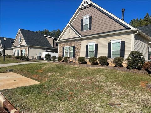 A home in Clemmons