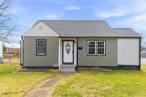 Homes For Sale - 1401 Ashe Street<br/> Burlington, NC 27217