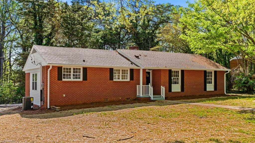 816 Elizabethan Drive, Greensboro, North Carolina image 2