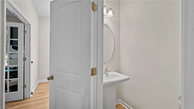 231 Fair Oaks Court, photo 5 of 38