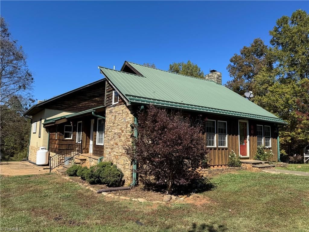 Photo of 9924 NC 268, Elkin, NC 28621 (MLS # 1199527)