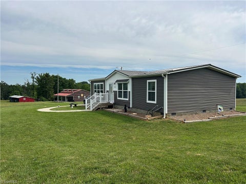 Mobile Home For Sale - 205 Volunteer Rd<br/> Hillsville, VA 24343