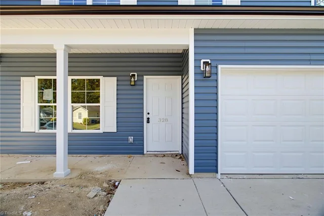 328 Stratford Road, photo 2 of 25