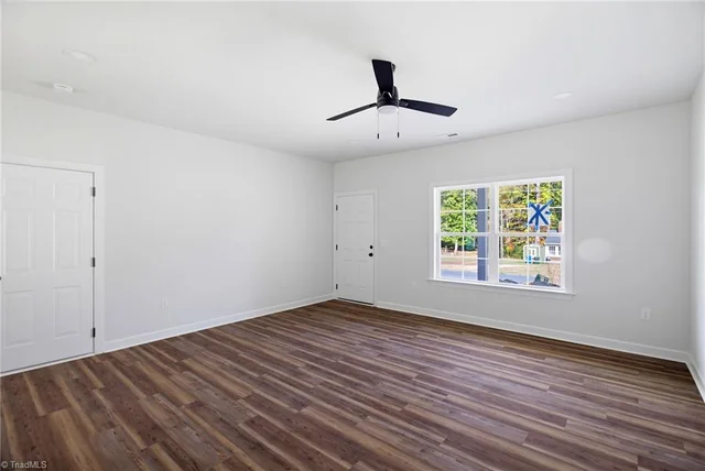 328 Stratford Road, photo 5 of 25