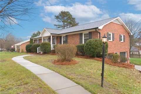 6736 Forest Oak Drive Clemmons NC 27012