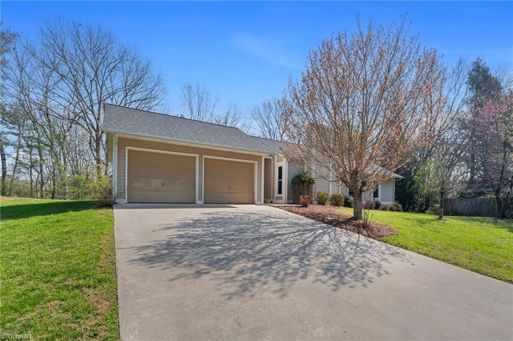 Photo of 778 beaumont elm Street, North Wilkesboro, NC 28659 (MLS # 1214418)