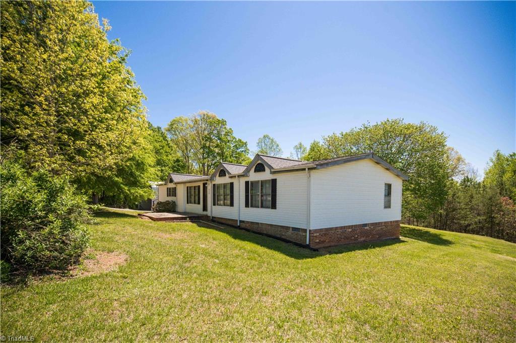 934 W Dodson Mill Road, Pilot Mountain, North Carolina image 2