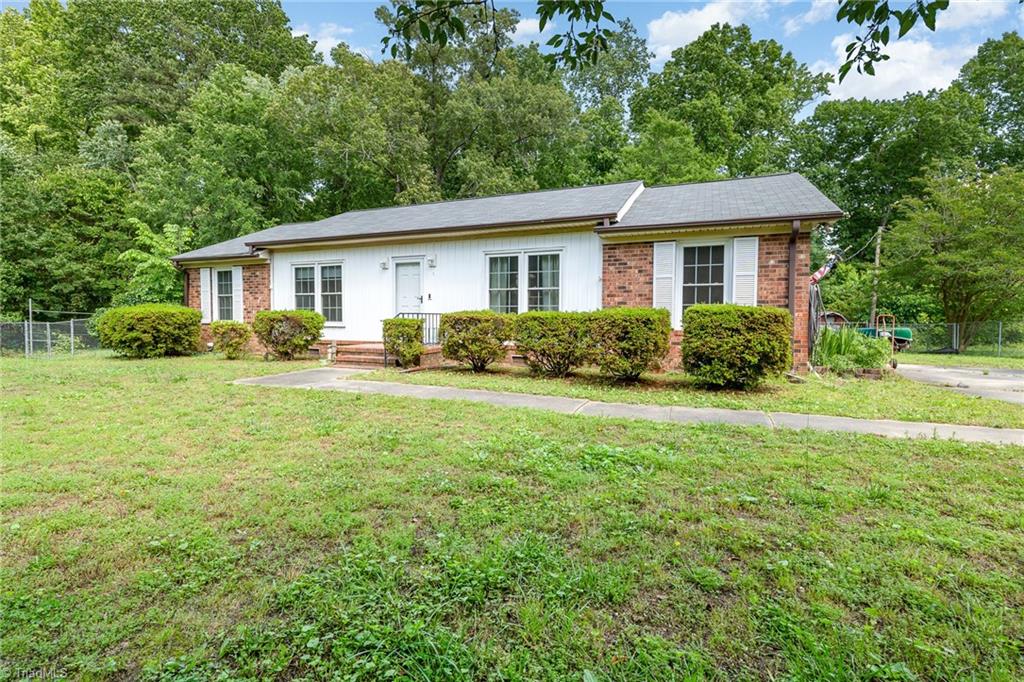 6215 Russwood Drive, Pleasant Garden, North Carolina image 2