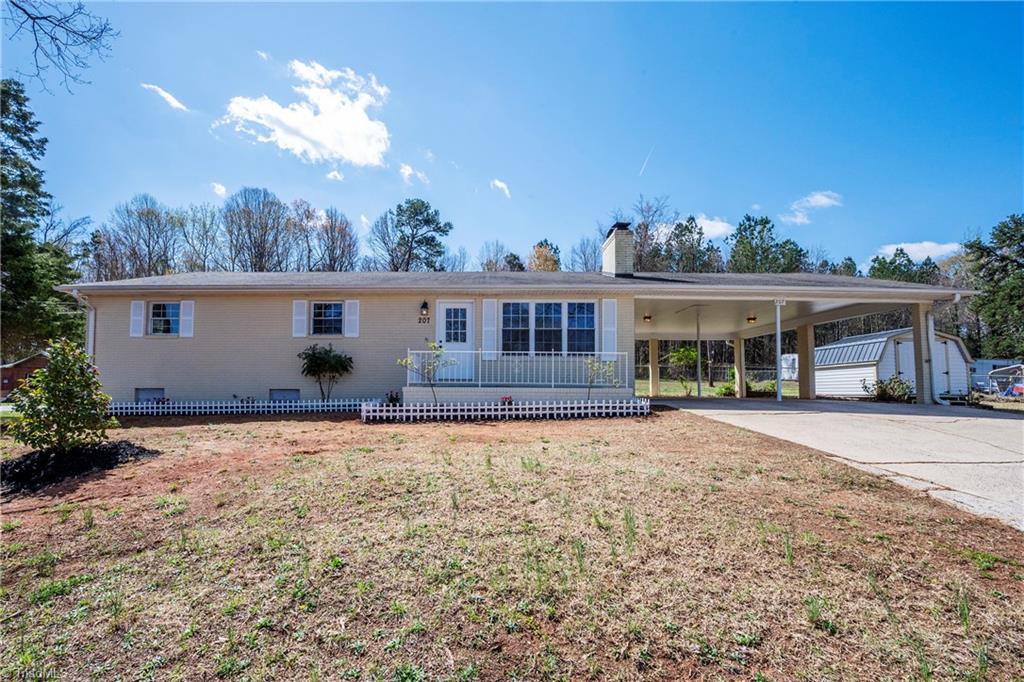 207 Lakewood Drive, Mocksville, North Carolina image 2