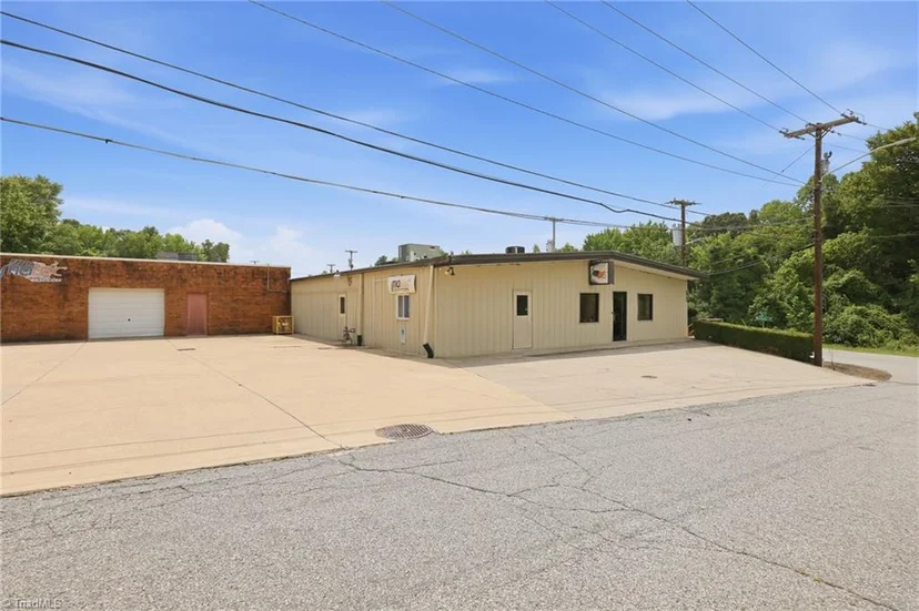 206 Villa Avenue, photo 1 of 46