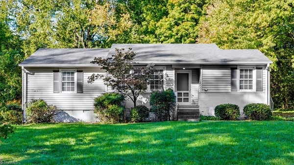 3405 CANTERBURY ST, GREENSBORO, NC 27408 - Image d93d82fb5000fe5ed45d059eead8255b/271731575
