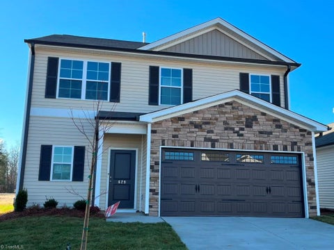 Homes For Sale - 629 Cam Circle<br/> High Point, NC 27265