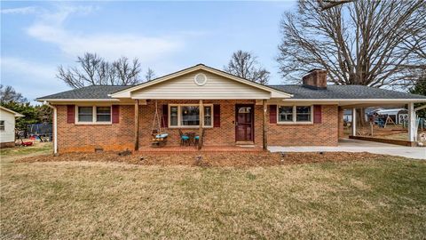 Homes For Sale - 275 Cliffwood Drive<br/> Forsyth County, Kernersville, NC 27284