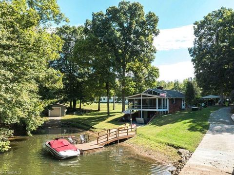 Homes For Sale - 118 Rock Harbor Drive<br/> Lexington, NC 27292