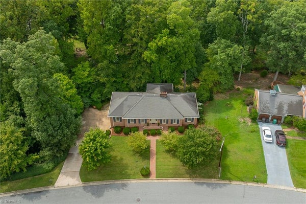 927 KINGSTON DR, HIGH POINT, NC 27262 - Image d988e084e6665f12b532a72ee8d97856/2473346187