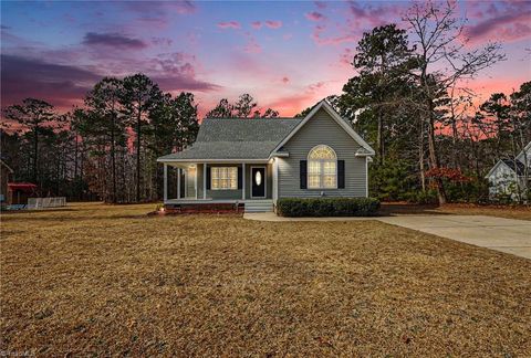Homes For Sale - 75 Exie Place<br/> Lillington, NC 27546