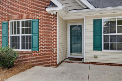 Townhouse For Sale - 7844 Woodpark Drive<br/> Guilford County, High Point, NC 27265