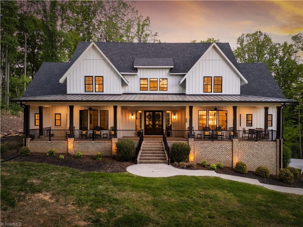 Photo of 1642 Pineview Road, Randleman, NC 27317 (MLS # 1216587)