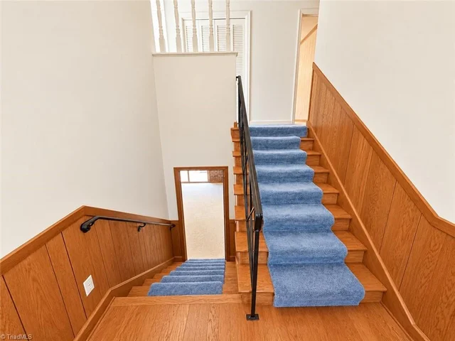 800 Cliff Road, photo 3 of 38