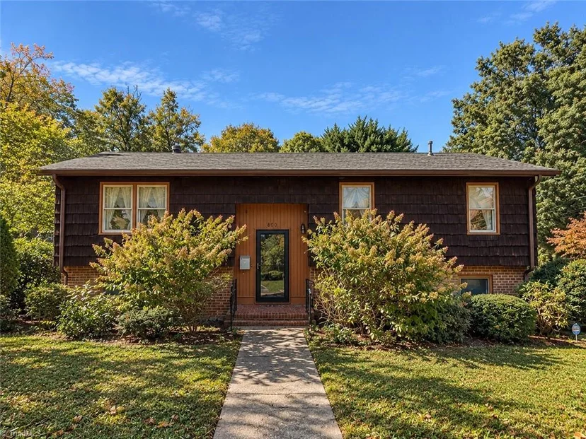 800 Cliff Road, photo 1 of 38