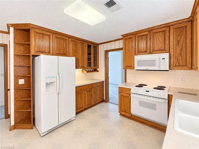 800 Cliff Road, photo 5 of 38
