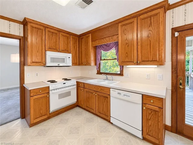 800 Cliff Road, photo 4 of 38