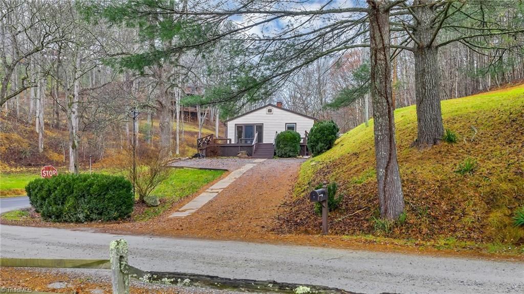 Photo of 7 Legra Road, Grassy Creek, NC 28631 (MLS # 1203424)
