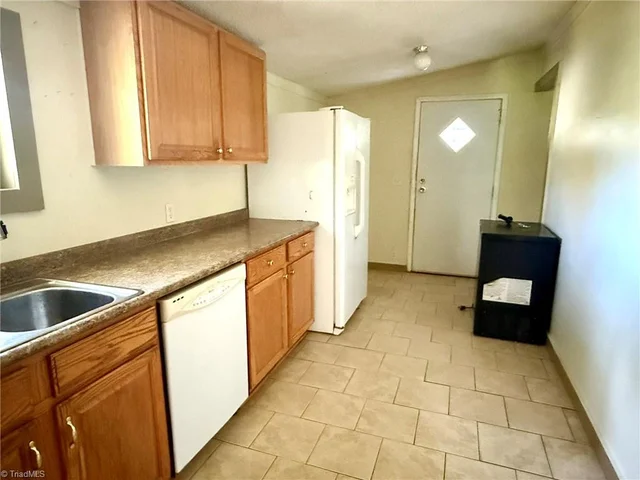 7752 W Pine Street, photo 5 of 31