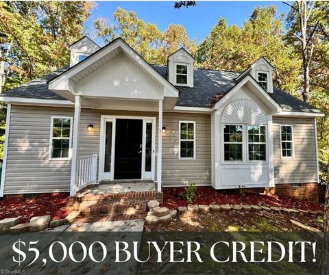 Homes For Sale - 4019 Sherry Court<br/> Jamestown, NC 27282