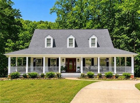 Homes For Sale - 7203 Ariel Farm Court<br/> Greensboro, NC 27455