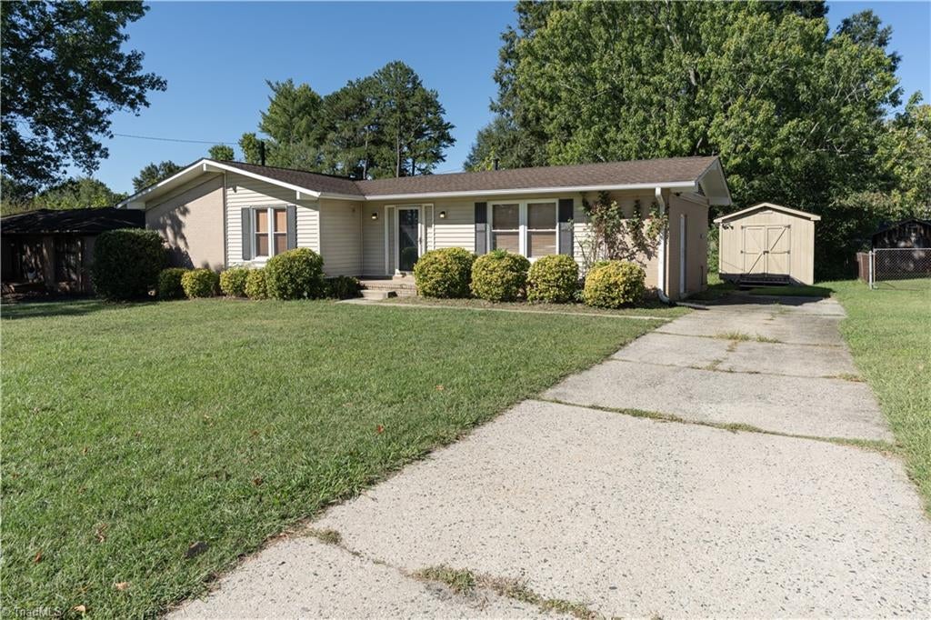 Photo of 3006 Saxon Place, Greensboro, NC 27406 (MLS # 1235929)