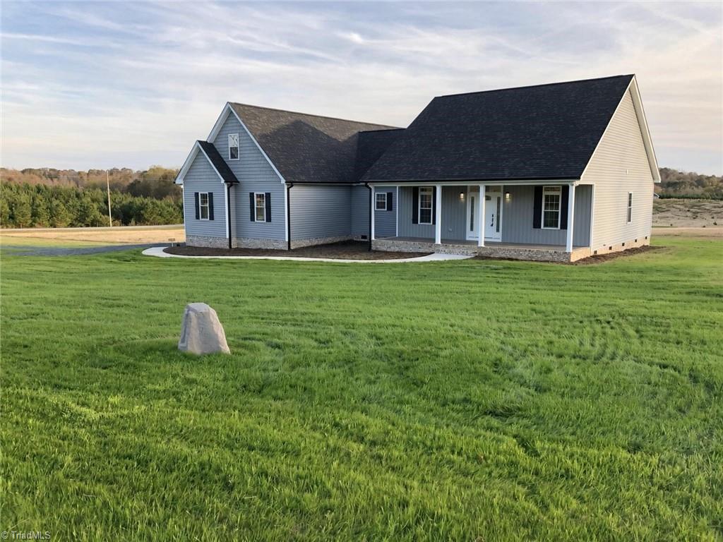 Photo of 2114 Overlook Drive, Denton, NC 27239 (MLS # 1238475)